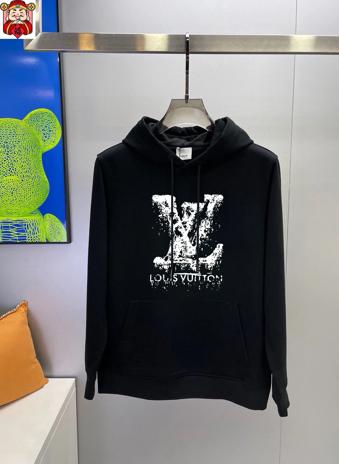 🅿️400 [Lv Louis Vuitton] (Fat Man Gospel) Hot-selling suit is coming. Focus on the original version of the official website. 2025 new hot-selling cardigan sweater suit. The original order is the best. 🇭🇰The meticulous work of top designers. Just for a fitting and perfect upper body effect. All-natural high-quality Roman cotton 100%, close-fitting comfort, noble and elegant! Original hardware embodies elegance and nobility! Counter size: M-5XL (maximum wear up to 220 pounds)